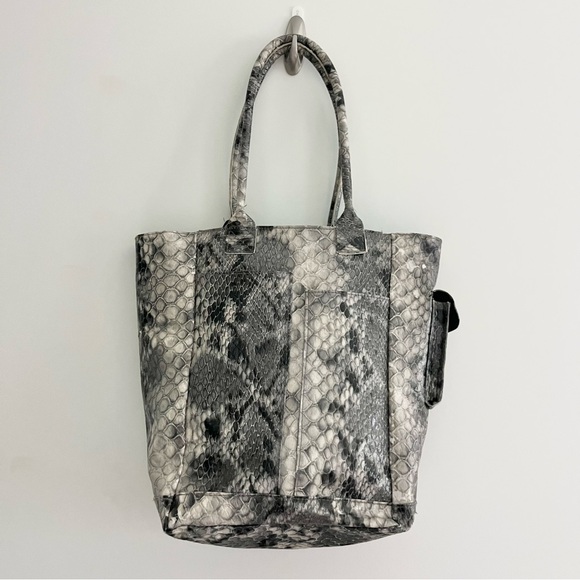 Buxton Faux Reptile Snakeskin Gray Cream Tote Bag w Exterior Pockets Spacious M - Picture 1 of 11
